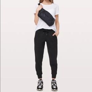 Lululemon Warm Down Jogger in Black size 2